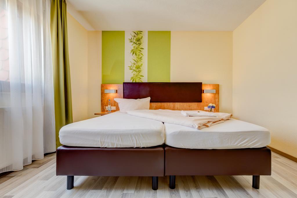Landhotel Kueffner Pfedelbach Exteriör bild
