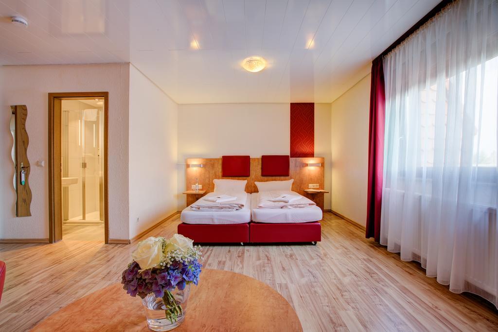 Landhotel Kueffner Pfedelbach Exteriör bild